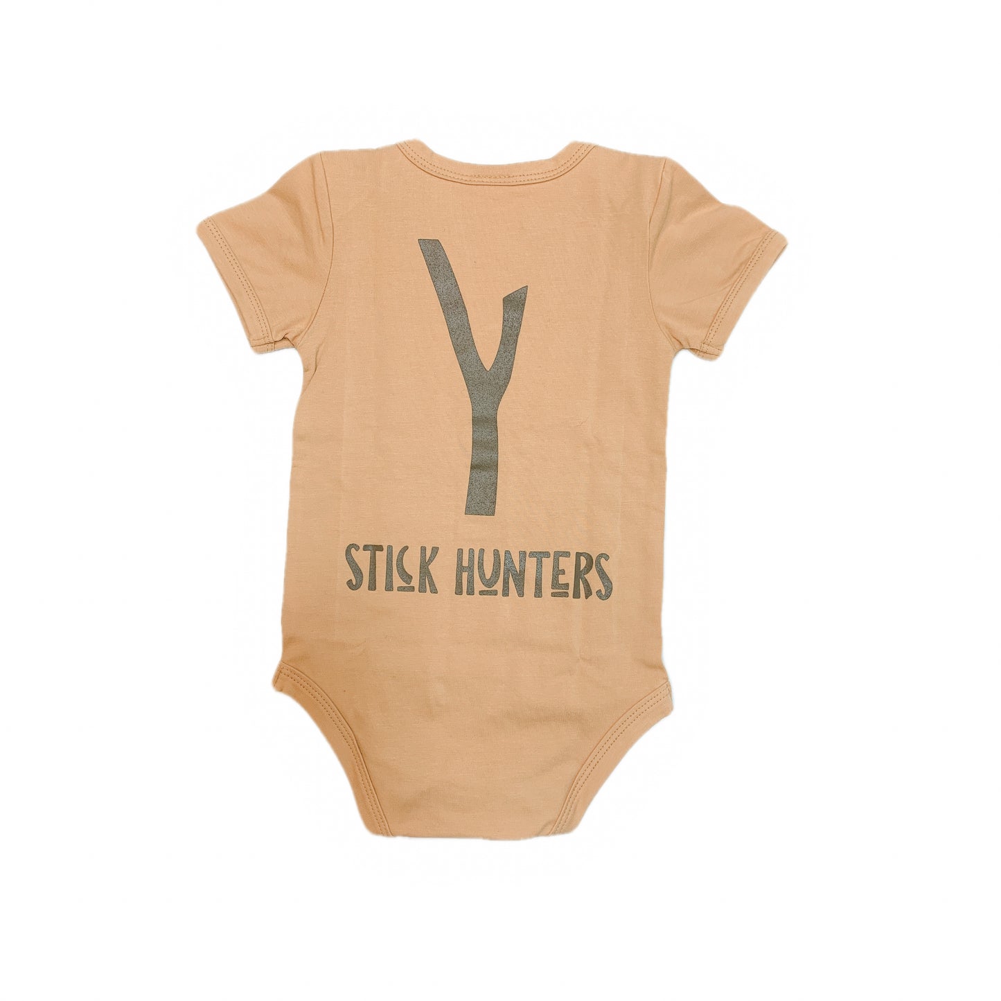 STICK HUNTERS LOGO SHORT SLEEVE BODY - MUSTARD
